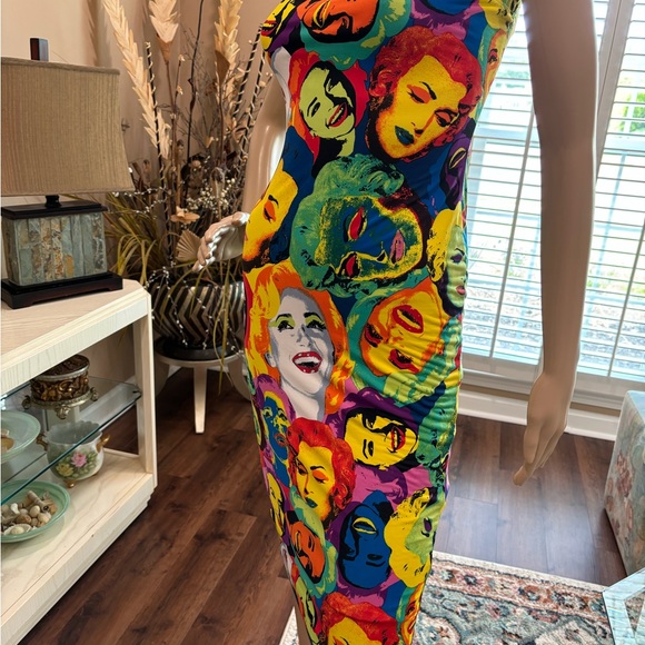 SIZZLING, SEXY, & STUNNING SUMMER DRESS IN MINT CONDITION. - Picture 5 of 8